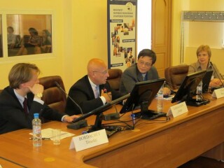 冯绍雷教授带领俄中心师生访问俄罗斯国际研究大学高等经济学院