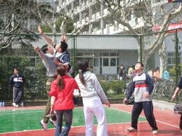 我院举办男女生混合篮球赛 