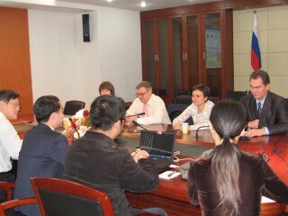 俄高等经济学院校长率团访问俄中心