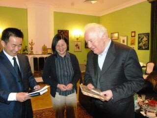 中心特约研究人员拜会谢瓦尔德纳泽