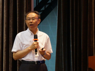 中国评论通讯社：仇长根答中评：总理报告涉台部分有深刻意涵