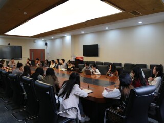 携手面对毕业难题  国关院举办毕业班求职信息和体验分享会