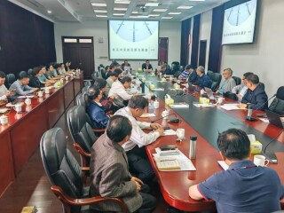 冯绍雷教授应邀出席市政府参事集中学习会并作报告