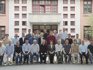 “《第二次世界大战的起源》《口袋中的世界史》新书发布会暨“20世纪的战争与和平”学术工作坊”在华东师范大学中山北路校区办公楼小礼堂举行